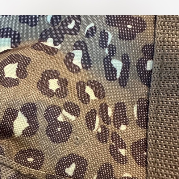 Chic Leopard Print Tote Bag - Picture 7 of 8